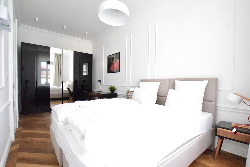 Luxury By Hi5 - Szervita Appartamento Budapest